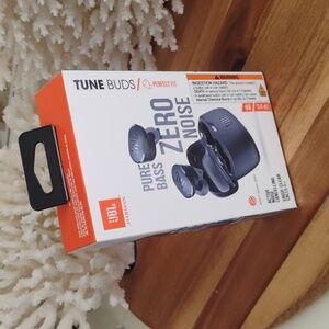 JBL 💥NWT💥 Tune Buds Wireless Earbuds. Noise Canceling Brand New Box Never Open